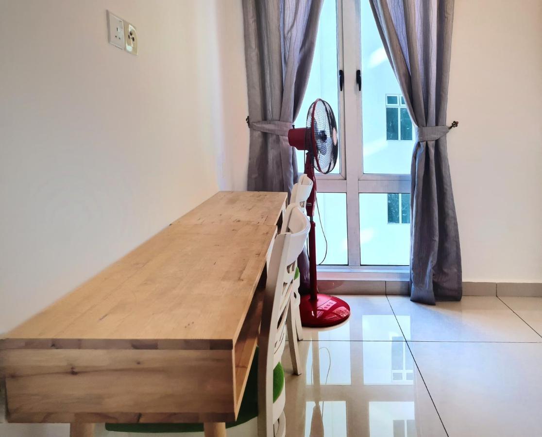 Ksl D'esplanade Residence: 4-bedroom Waterpark View With Free Wifi Apartment Johor Bahru